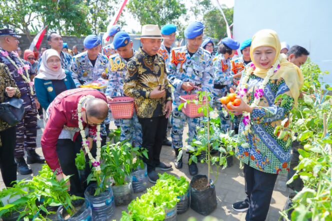 
Program SIKAP di SMAN Taruna Nala Jadi Praktik Nyata Ketahanan Pangan, Gubernur Khofifah Dorong Sekolah Lebih Produktif