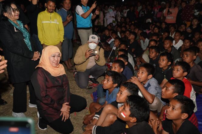 
Dari Pengungsian Manggarai, Khofifah Pastikan Anak Korban Gempa Dapat Pendampingan Psikososial