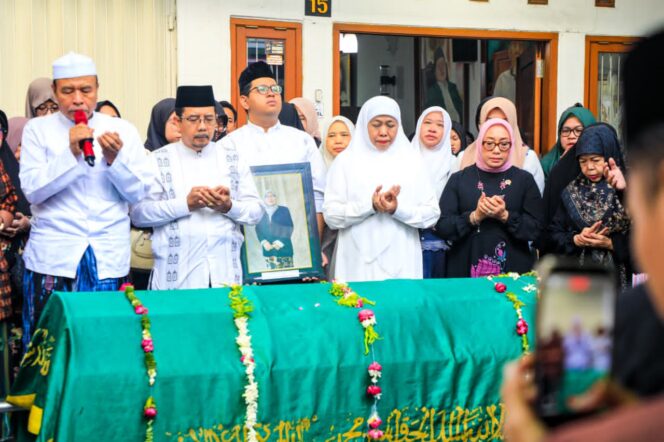 
Kepala Asrama Haji Surabaya Hj. Fentin Istifa’iyah Berpulang, Gubernur Khofifah Doakan Husnul Khatimah dan Amal Jariyah