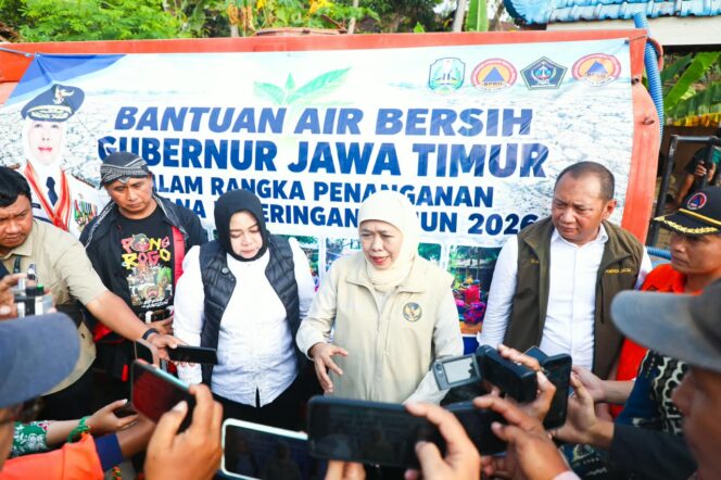 
Gubernur Khofifah Salurkan 15.000 Liter Air Bersih ke Karangpatihan, Perkuat Intervensi Krisis Air di Ponorogo