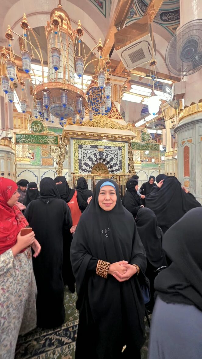
Masuk Raudhah Jadi Momentum, Gubernur Khofifah Ajak Umat Meneladani Keilmuan dan Akhlak Sayyidah Aisyah RA