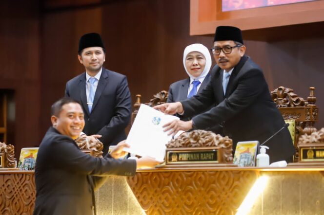 
Raperda Hak Penyandang Disabilitas Disepakati, Gubernur Khofifah Tekankan Kebijakan Harus Hadir dalam Aksi Nyata