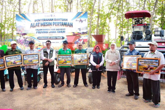 
Dari Ketahanan Menuju Kedaulatan Pangan, Gubernur Khofifah Perkuat Mekanisasi Pertanian di Jatim