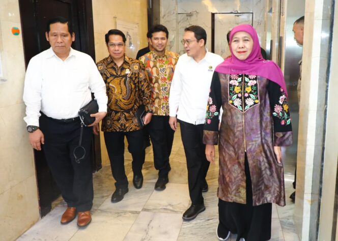 
Gubernur Khofifah Minta Pertamina dan ESDM Pastikan Stok Biosolar dan Pertalite Aman di SPBU Jatim