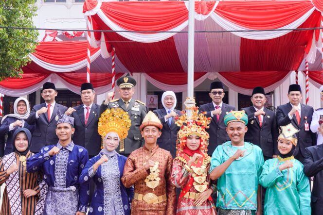 
Peringati Hari Sumpah Pemuda Ke-98, Gubernur Khofifah Ajak Generasi Muda Kuatkan Empati dan Kegigihan