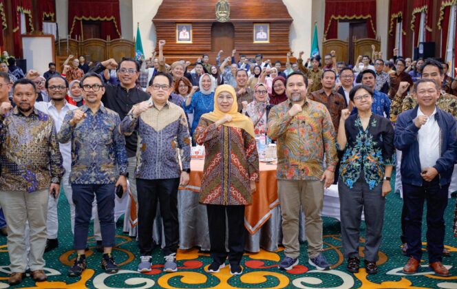 
Di AMSI Awards 2026, Gubernur Khofifah Ingatkan Kejujuran Media di Era Post-Truth