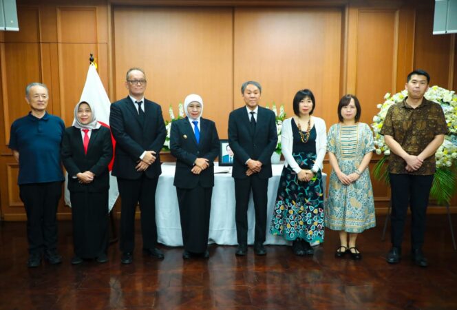 
Gubernur Khofifah Berbelasungkawa atas Wafatnya Mantan PM Jepang Yasuo Fukuda